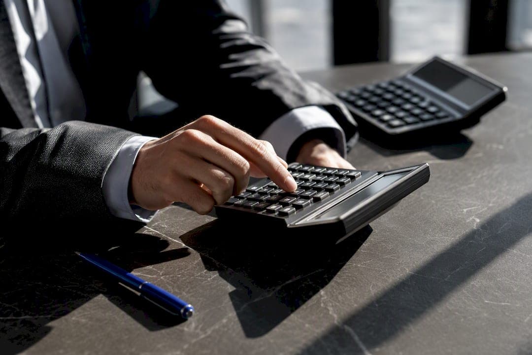Avoid 1.25 Rejections: DSCR vs. NOI for CRE Brokers